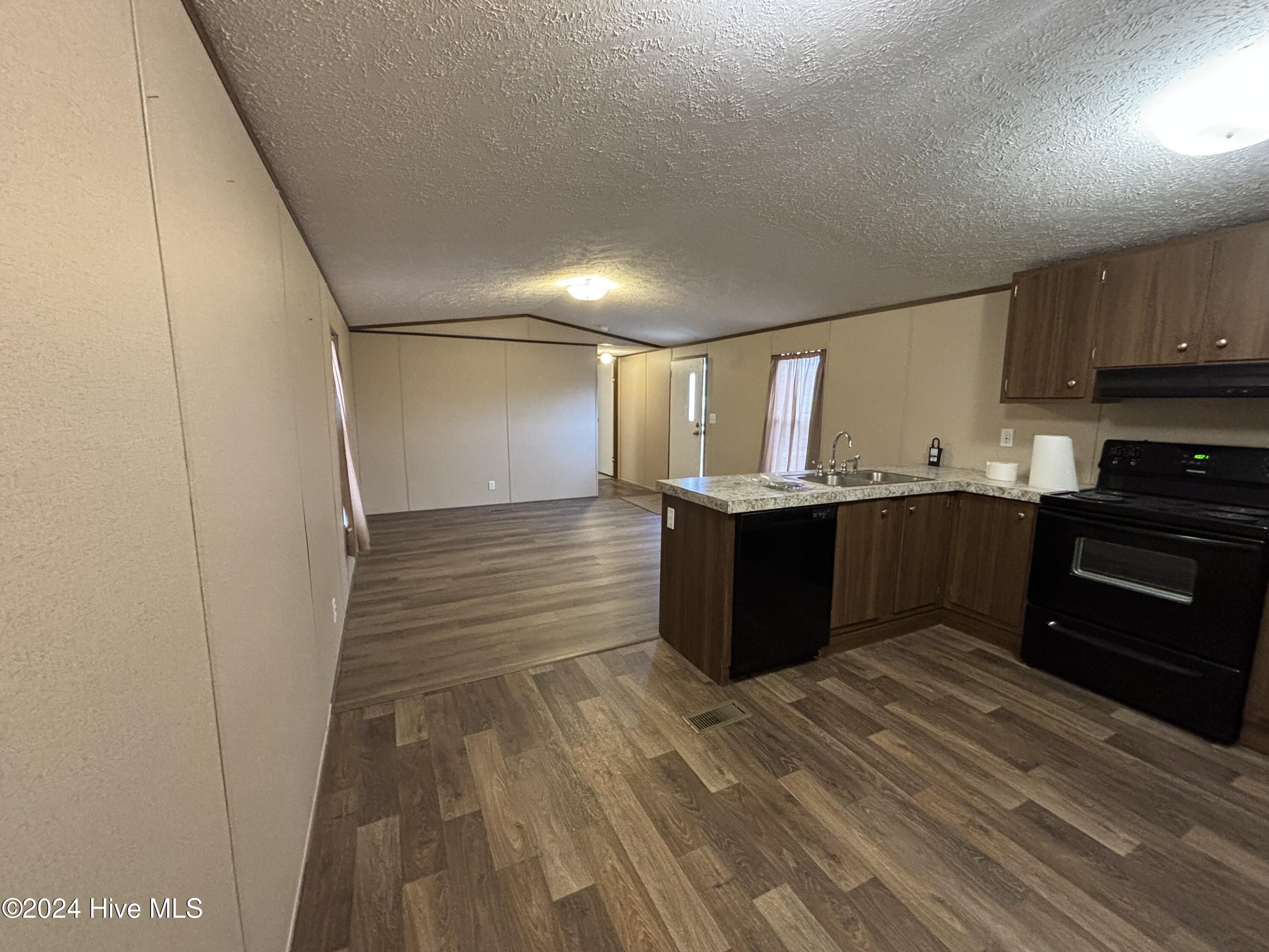 109 North Queens Street Hubert, NC 28539 - Photo 5 of 20 IMG_2571