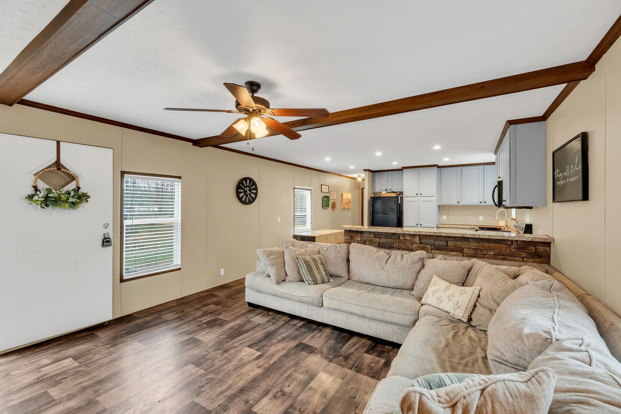 6126 Calvin Potts Road Primm Springs, TN 38476 - Photo 8 of 22 a living room with furniture and kitchen view
