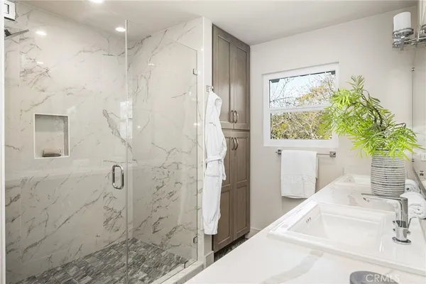 $2,188,800 | 11 Thunder Trail, Unit 6, Irvine, CA 92614