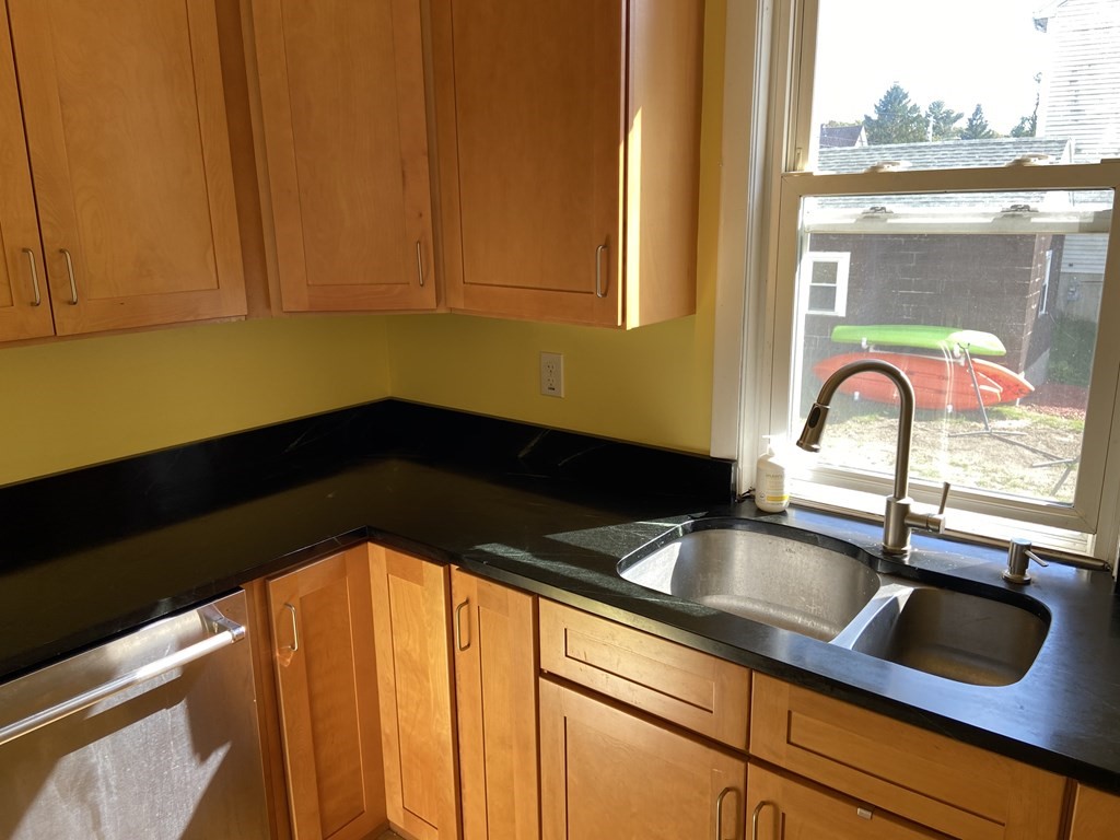 34 St Anthony Street Worcester, MA 01607 - Photo 4 of 17 Gallery Image 4