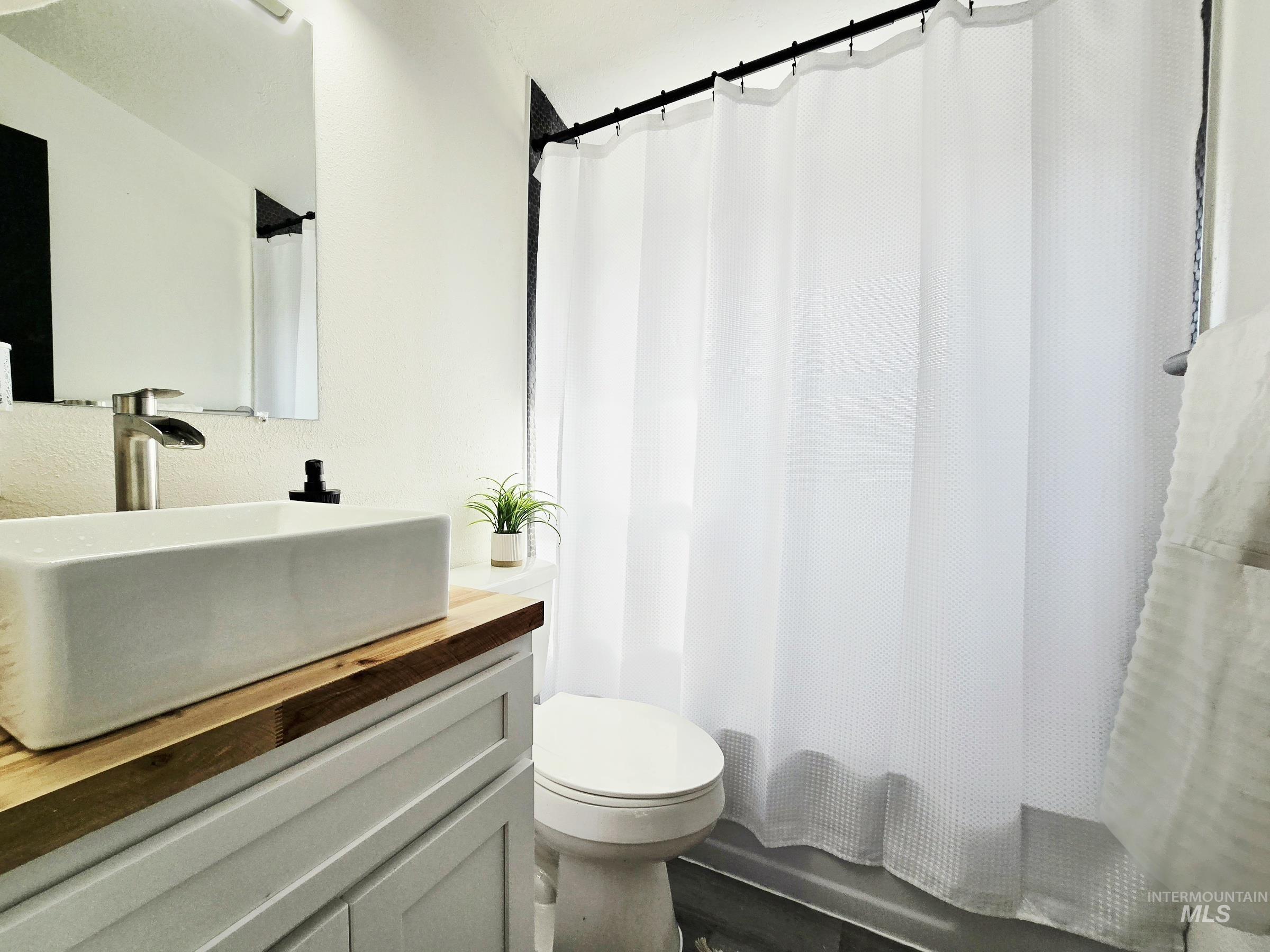 728 Northwest 8th Street Meridian, ID 83642 - Photo 15 of 18 Full bathroom with vanity and toilet