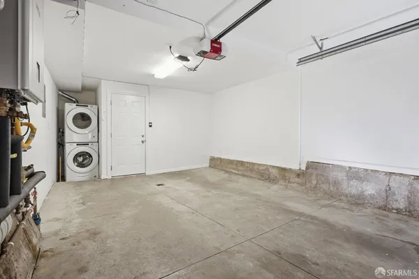 a view of a livingroom with washer and dryer