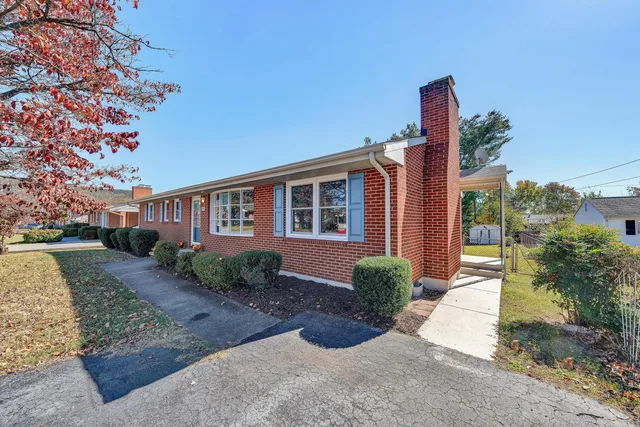$329,950 | 509 Magnolia Road, Roanoke, VA 24019