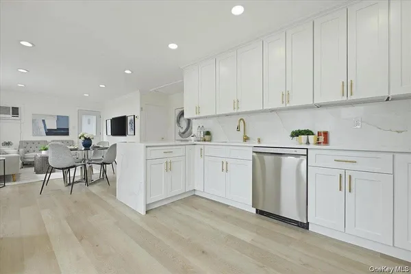 $859,000 | 84 North Fordham Road, Hicksville, NY 11801
