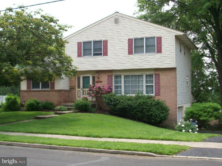 1273 Dennis Road Southampton, PA 18966 - Photo 1 of 12 Exterior Front