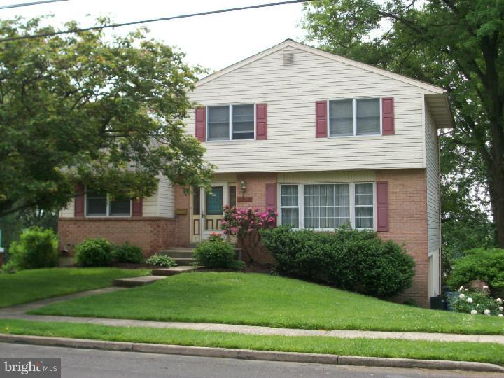 1273 Dennis Road Southampton, PA 18966 - Photo 2 of 12 Exterior Front