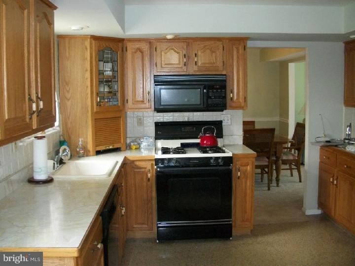 1273 Dennis Road Southampton, PA 18966 - Photo 7 of 12 Kitchen