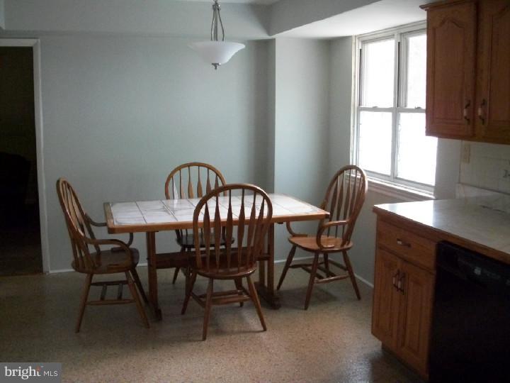 1273 Dennis Road Southampton, PA 18966 - Photo 8 of 12 Kitchen