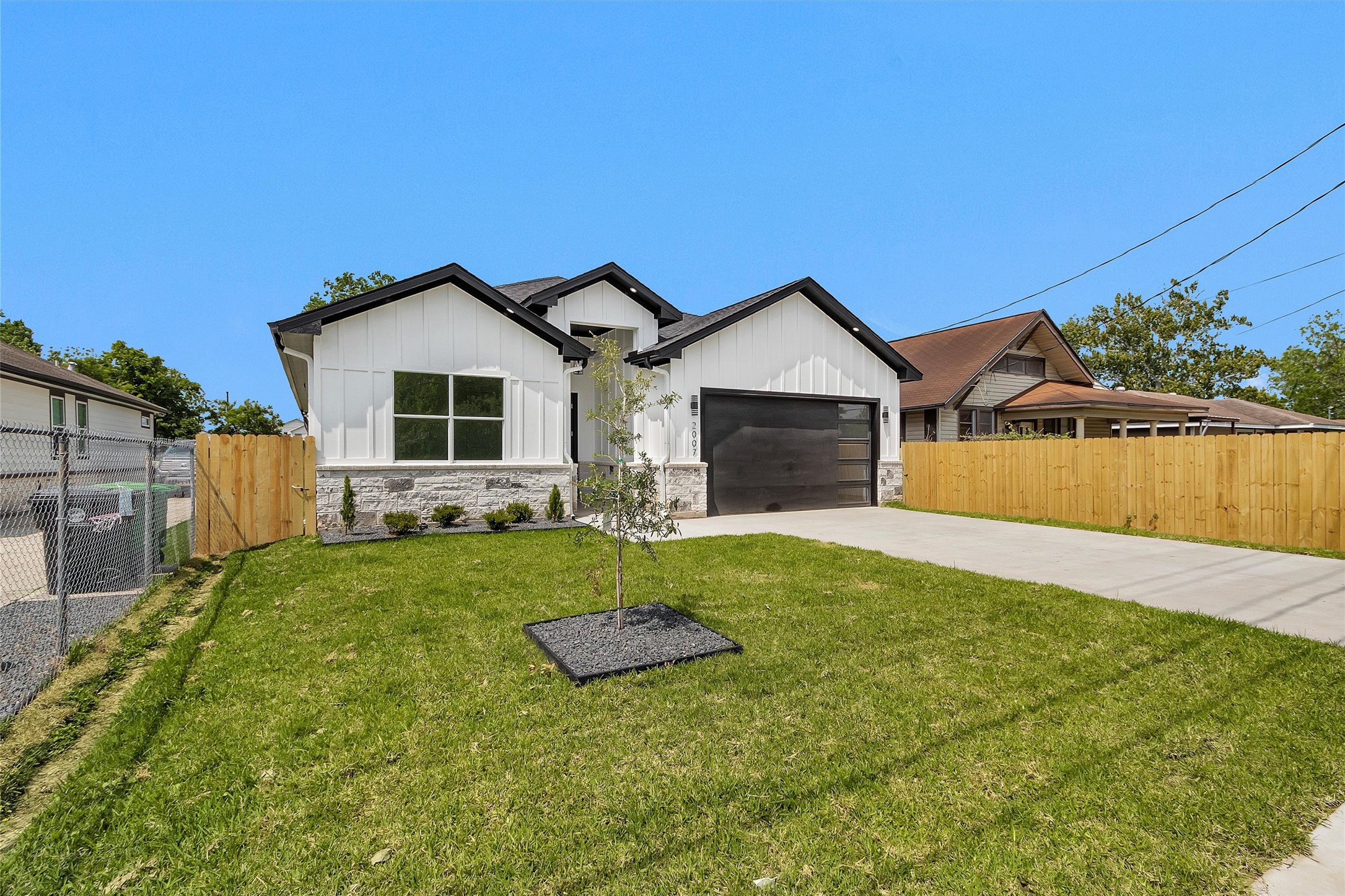 2007 King Street Houston, TX 77026 - Photo 2 of 40