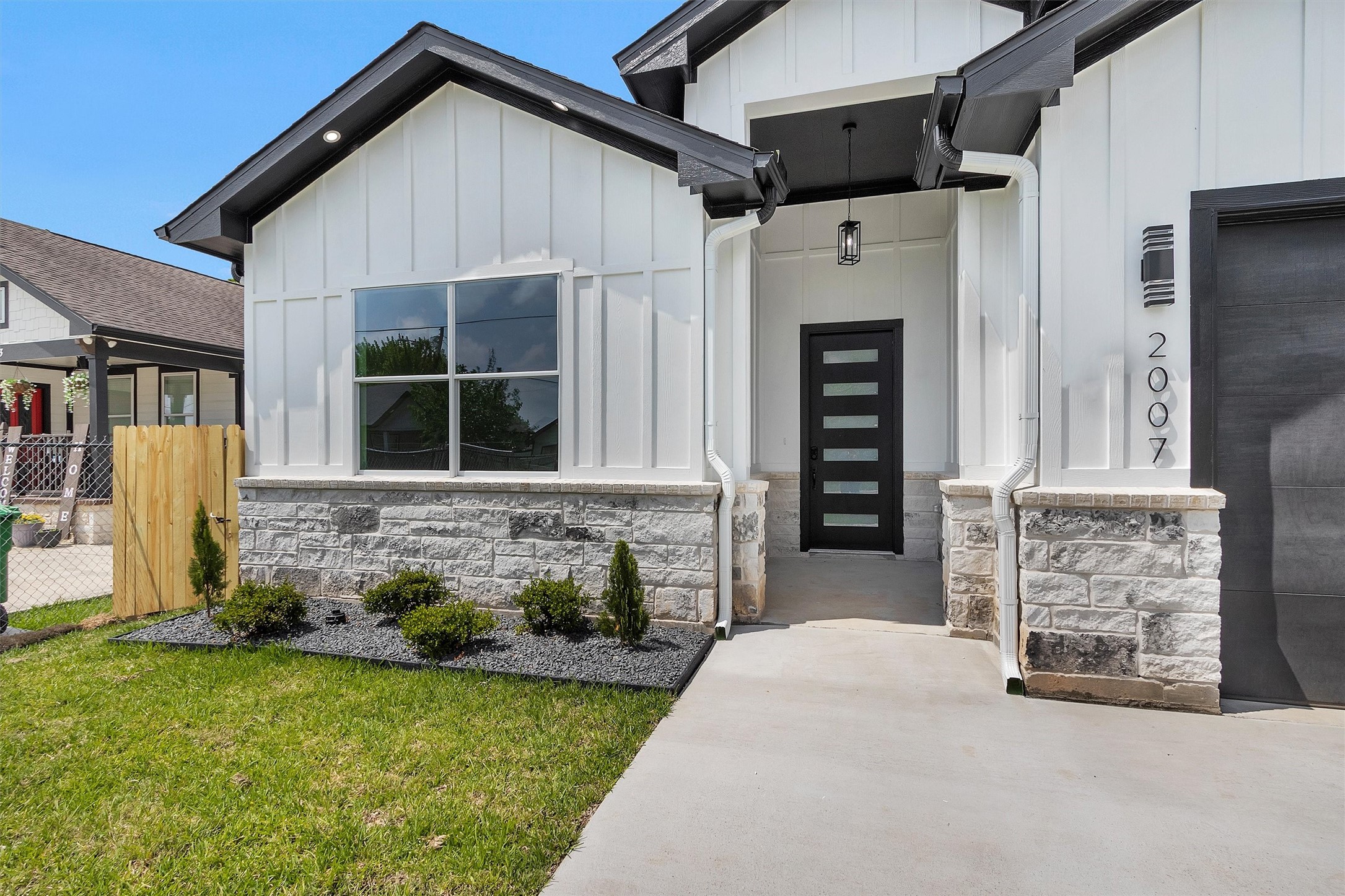 2007 King Street Houston, TX 77026 - Photo 3 of 40