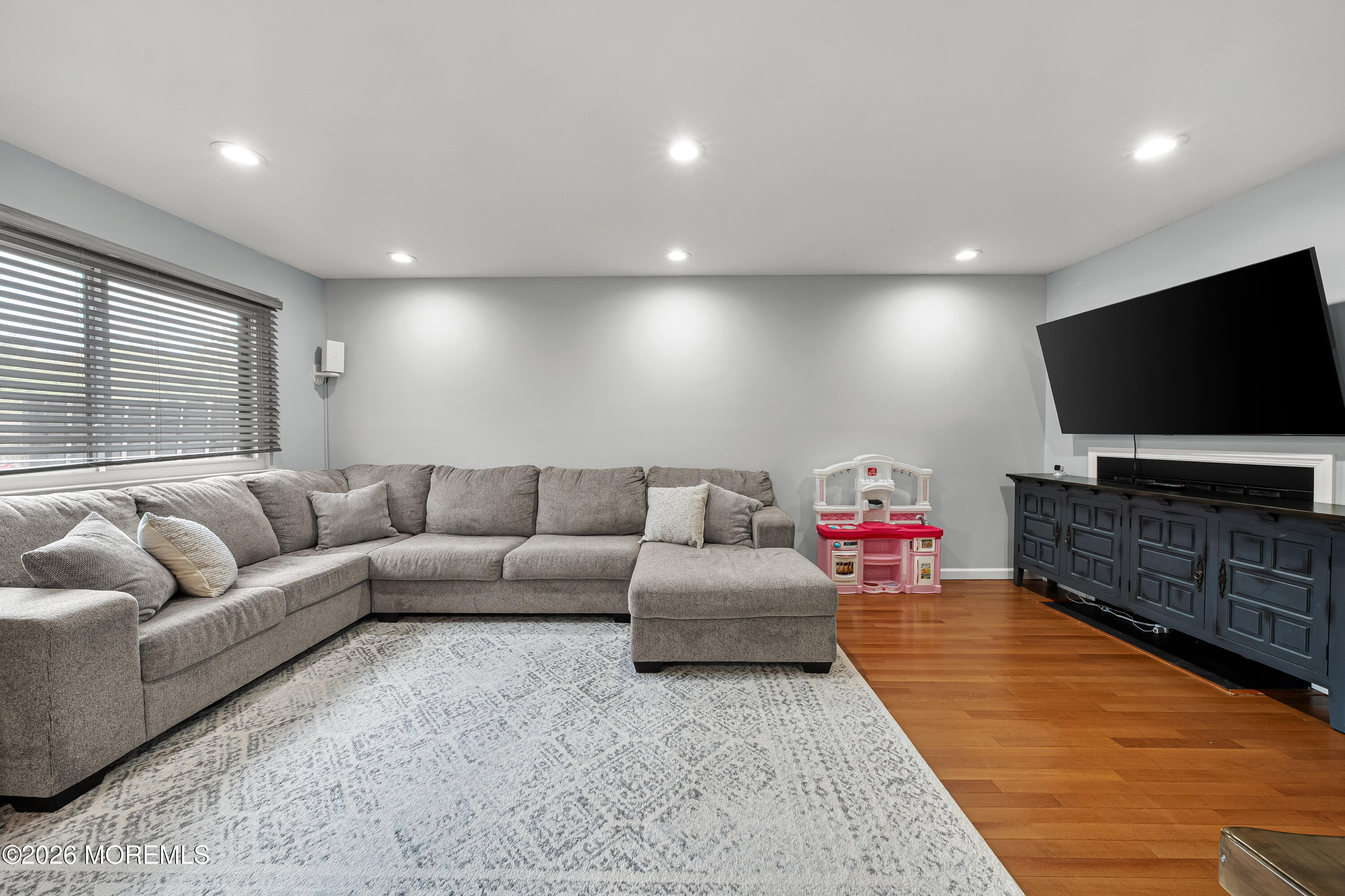 20 Arrowsmith Court, Unit 26 Matawan, NJ 07747 - Photo 14 of 48 20 Arrowsmith Ct Matawan - Interiors-13