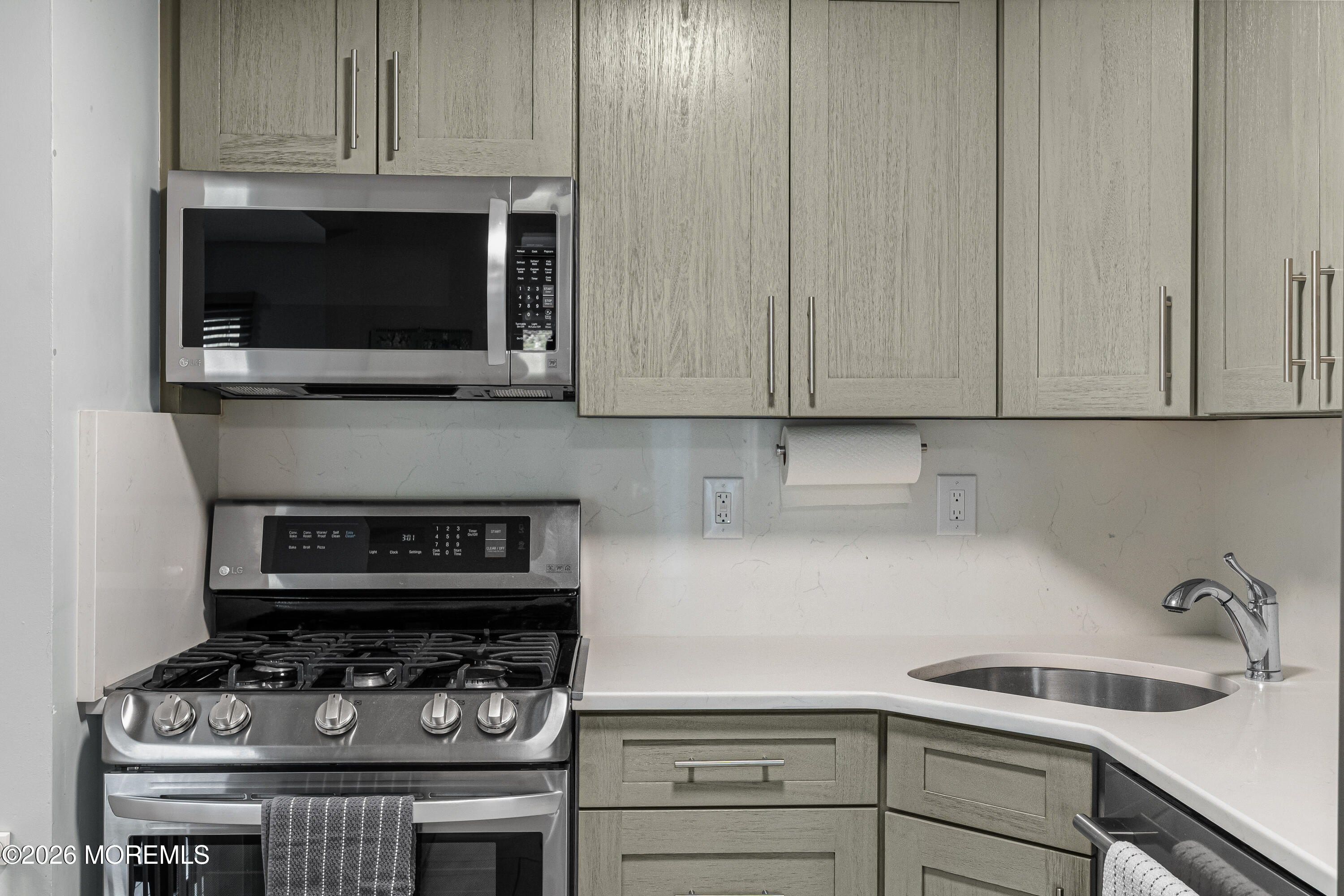 20 Arrowsmith Court, Unit 26 Matawan, NJ 07747 - Photo 26 of 48 20 Arrowsmith Ct Matawan - Interiors-12