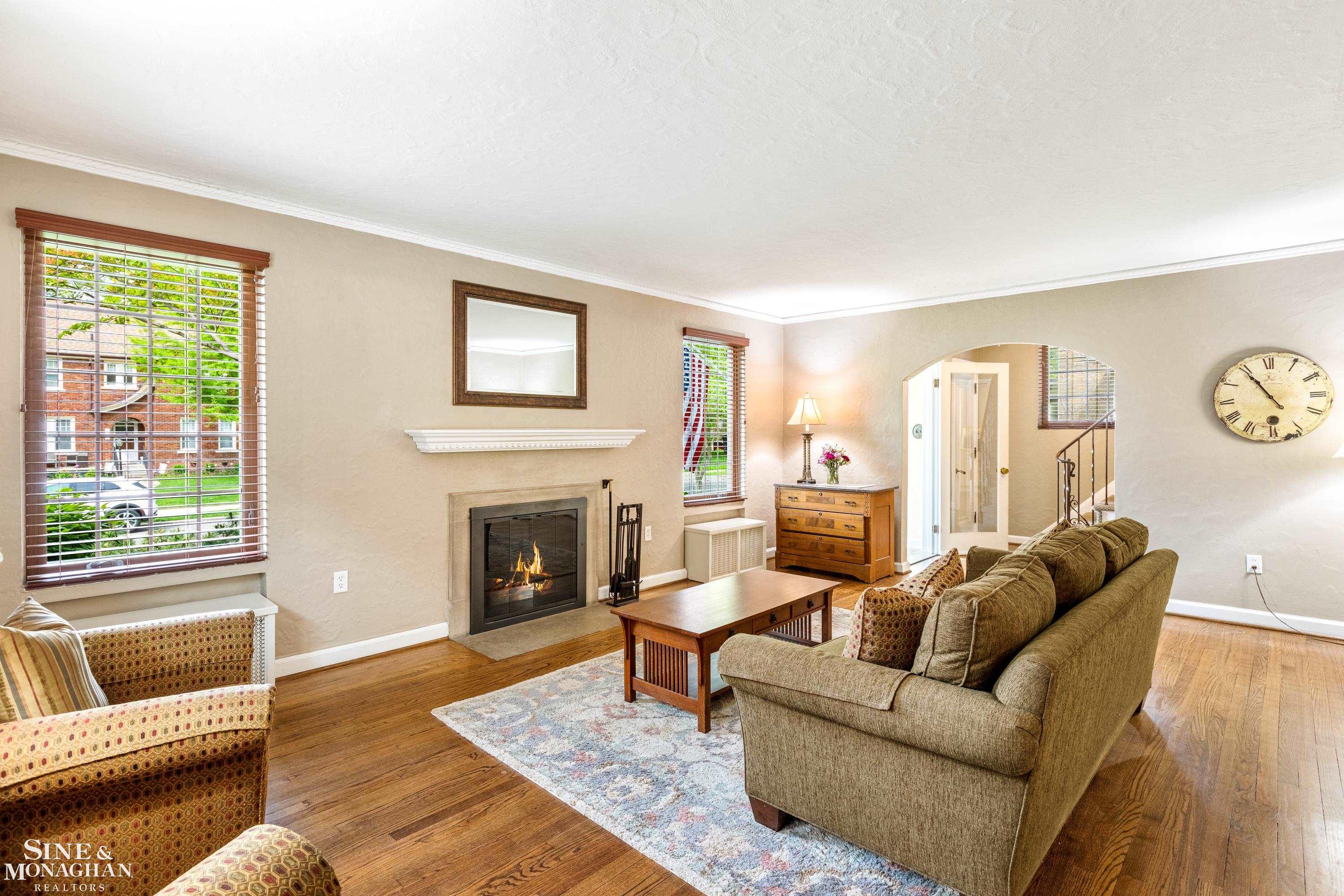 1228 Bedford Road Grosse Pointe, MI 48230 - Photo 11 of 56 50109214-10.JPG