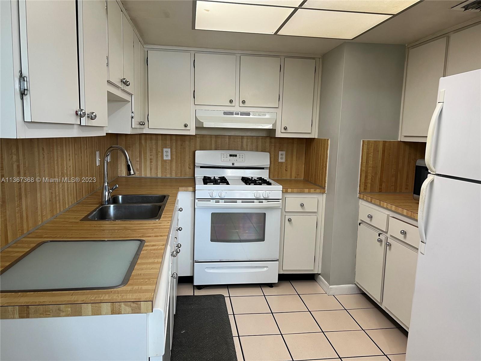 11474 Southwest 109th Road, Unit 43C Miami, FL 33176 - Photo 4 of 7 Gallery Image 4