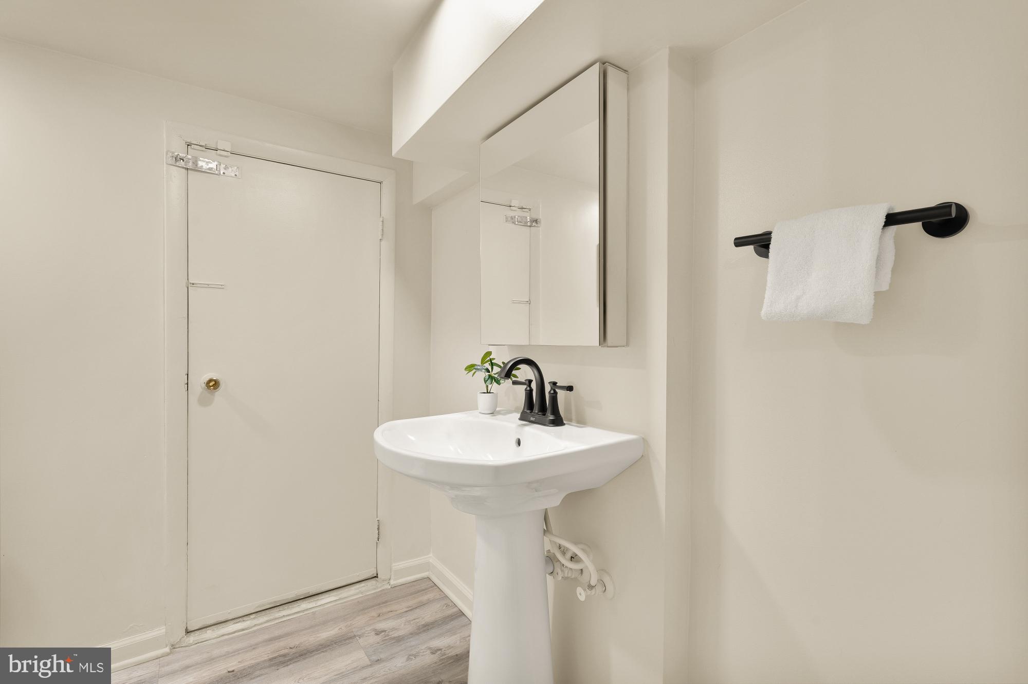 1452 Battery Avenue Baltimore, MD 21230 - Photo 25 of 28 access to below deck