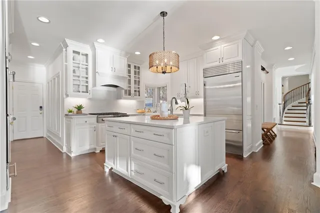 a living room with furniture and a white wall painting