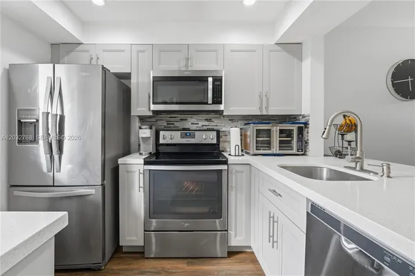 $2,200 | 9340 Lagoon Place, Unit 304, Davie, FL 33324