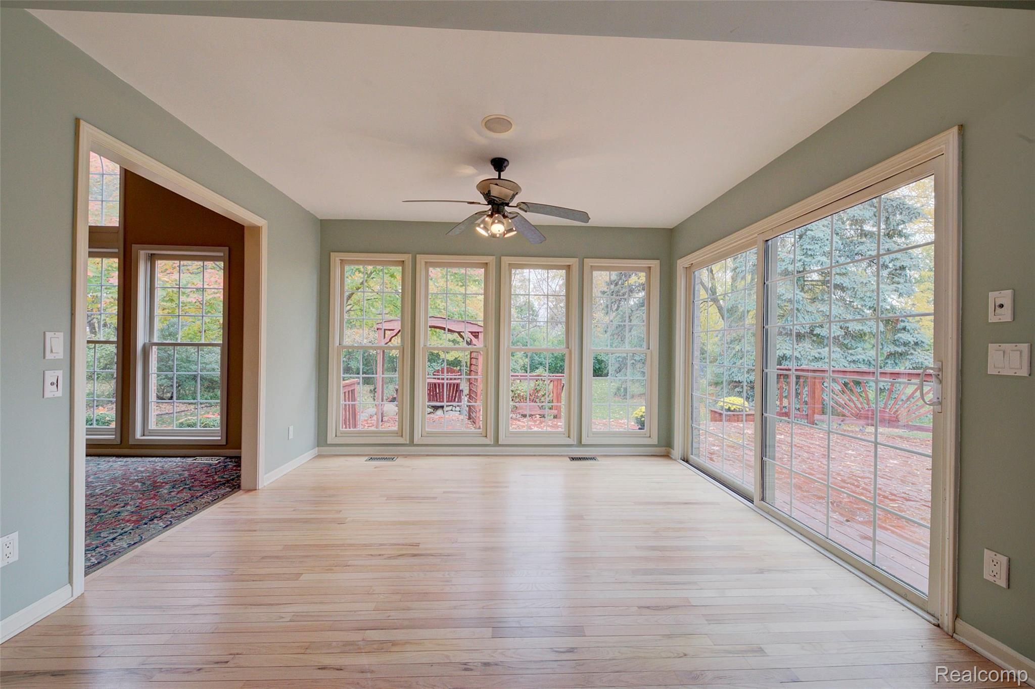 46902 Mornington Road Canton, MI 48188 - Photo 21 of 76 21 Eat In Kitchen.jpg