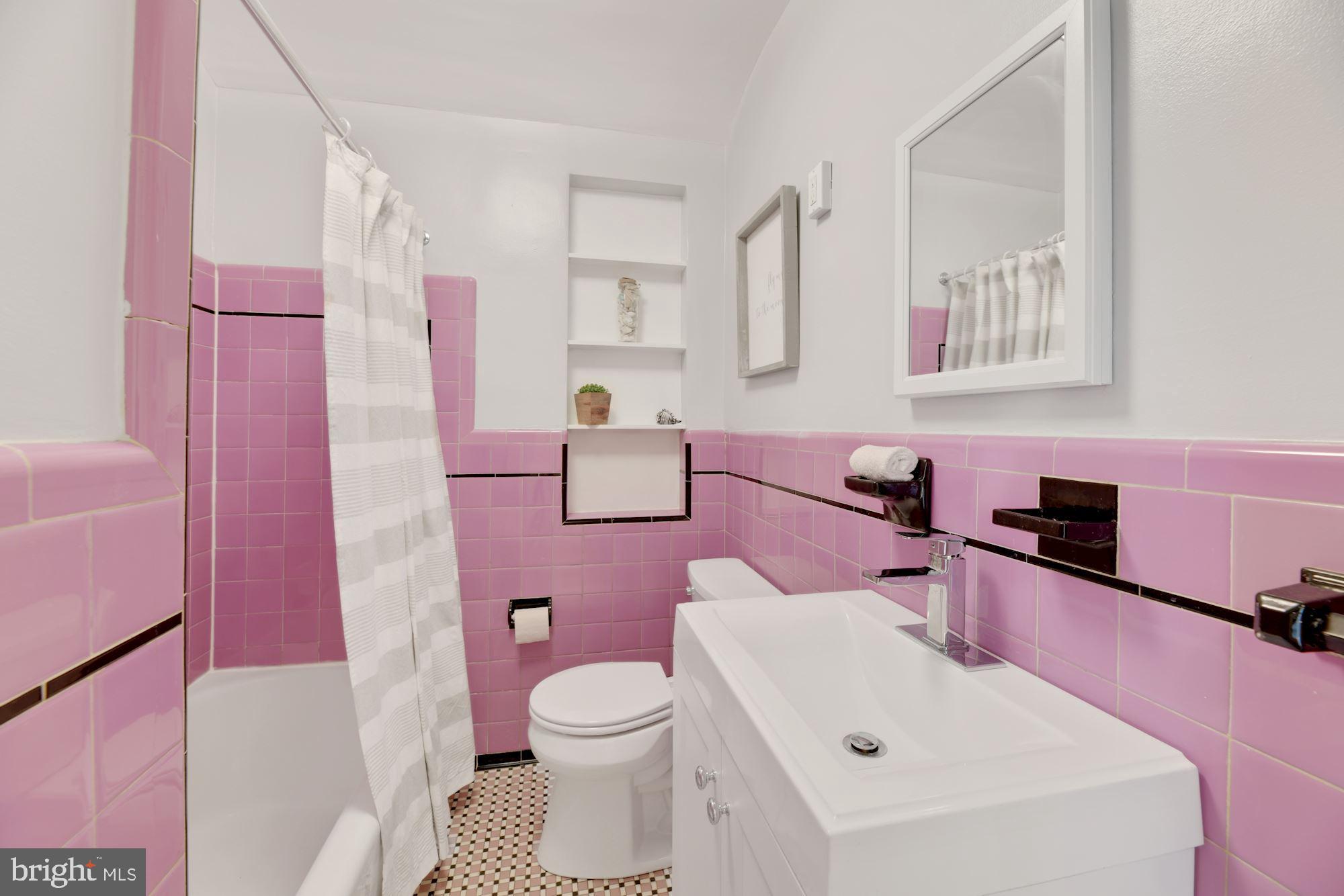 1210 North Stuart Street Arlington, VA 22201 - Photo 19 of 31 Second Full Bath - Main Level