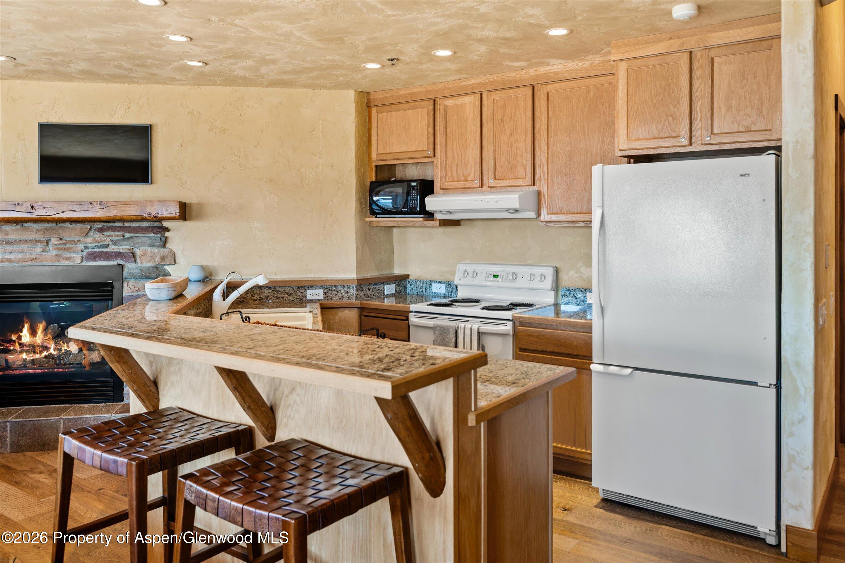 1450 Mesa Road Snowmass, CO 81654 - Photo 27 of 49 11ApartmentKitchen