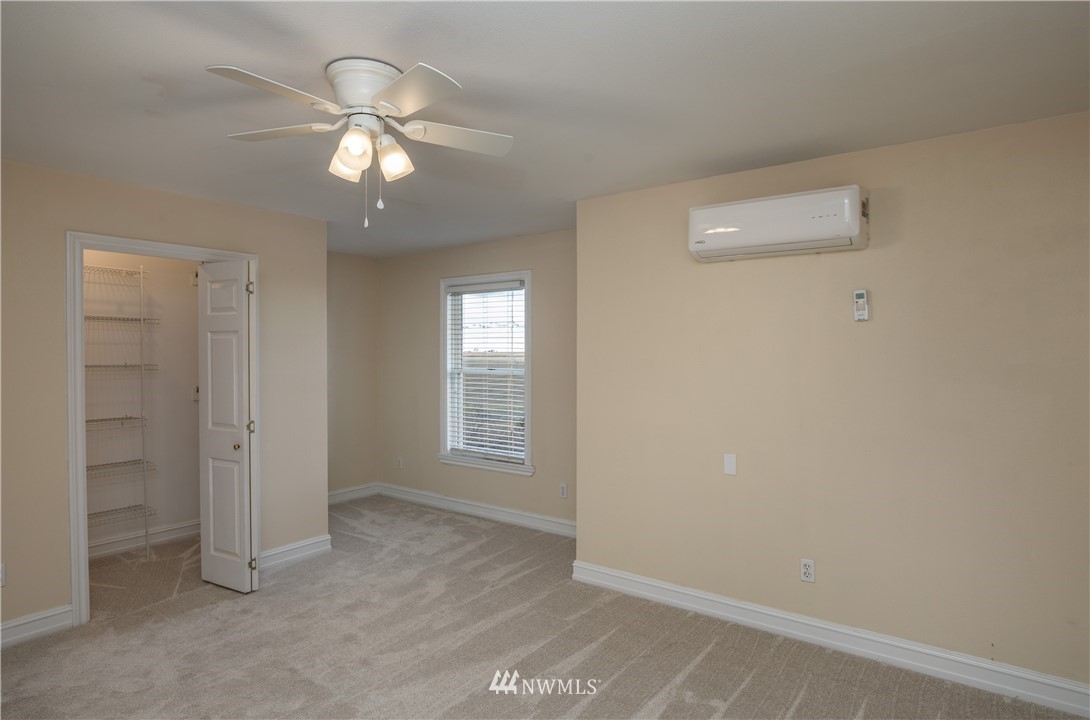 890 South Lucy Road Othello, WA 99344 - Photo 33 of 40 an empty room with chandelier fan