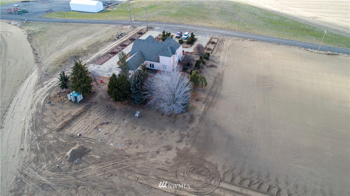 890 South Lucy Road Othello, WA 99344 - Photo 9 of 40 a view of a yard