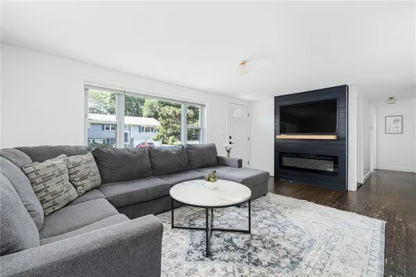 $3,800 | 340 Old Mill Lane, Portsmouth, RI 02871