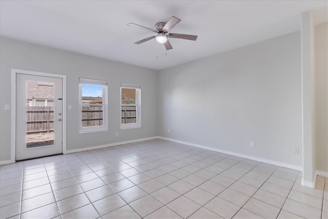 15513 Palmira Avenue, Unit B Corpus Christi, TX 78418 - Photo 13 of 39