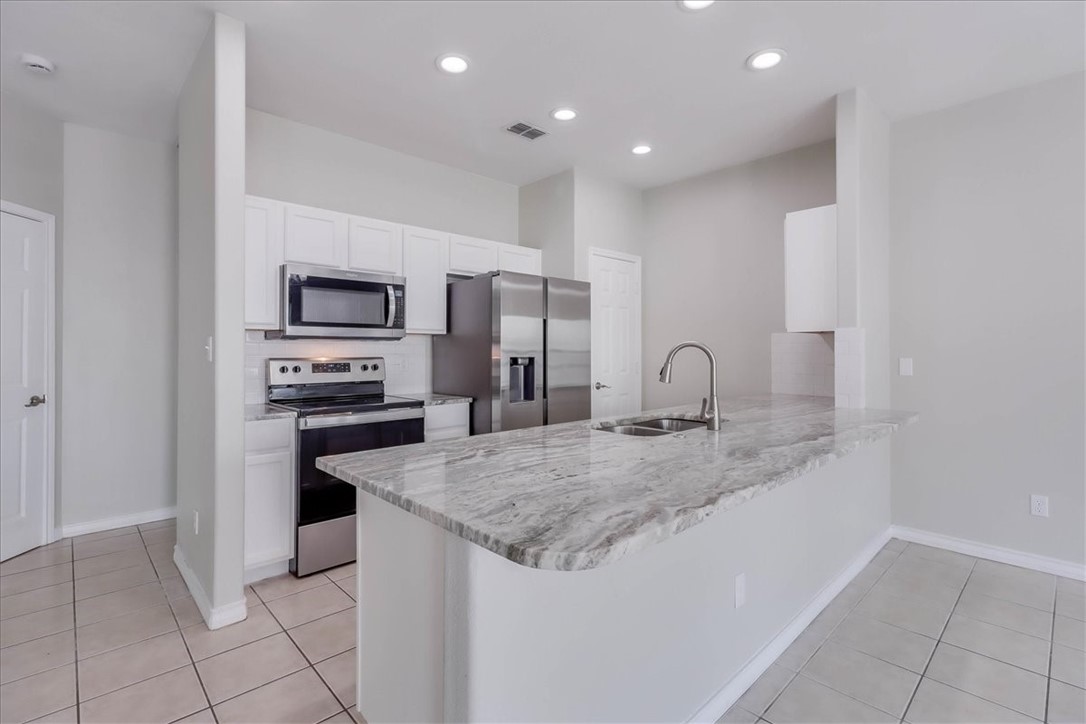 15513 Palmira Avenue, Unit B Corpus Christi, TX 78418 - Photo 15 of 39