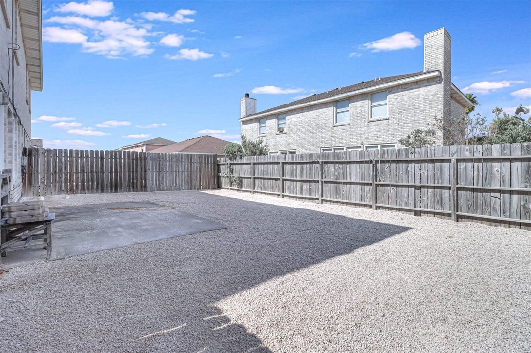 15513 Palmira Avenue, Unit B Corpus Christi, TX 78418 - Photo 3 of 39