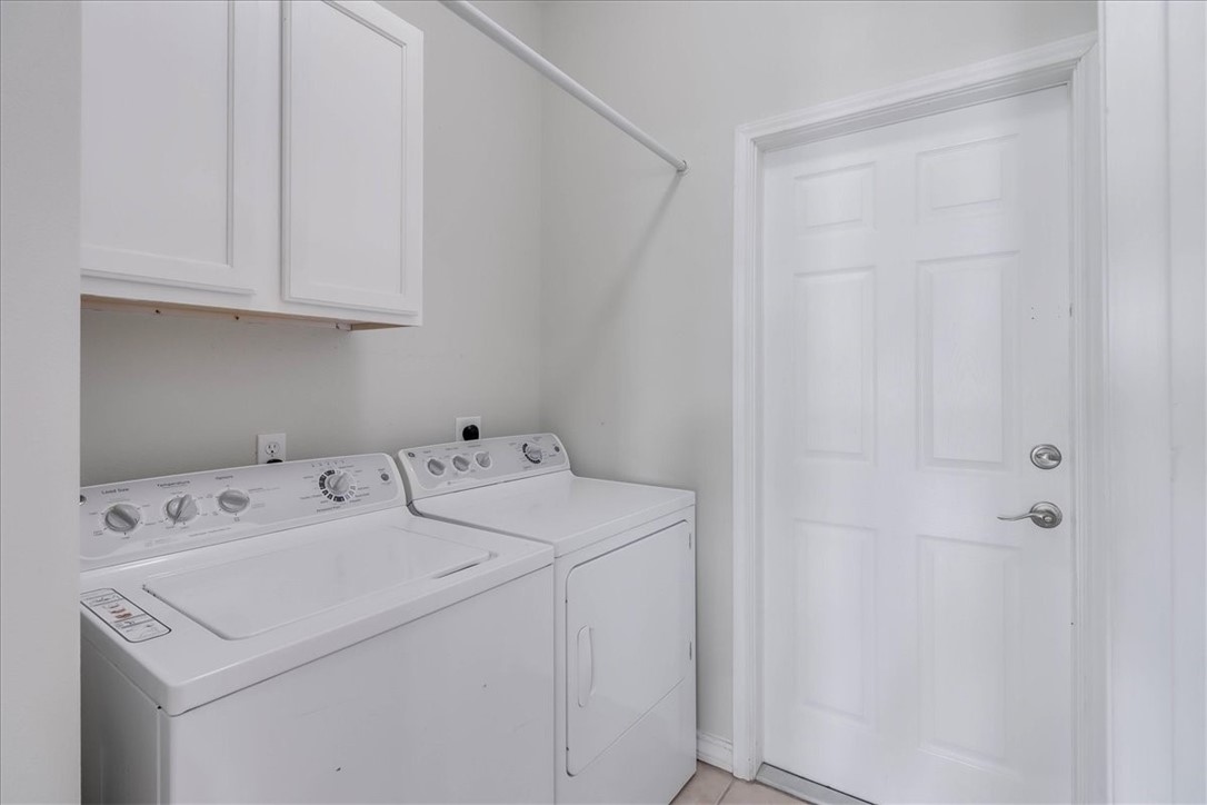 15513 Palmira Avenue, Unit B Corpus Christi, TX 78418 - Photo 5 of 39