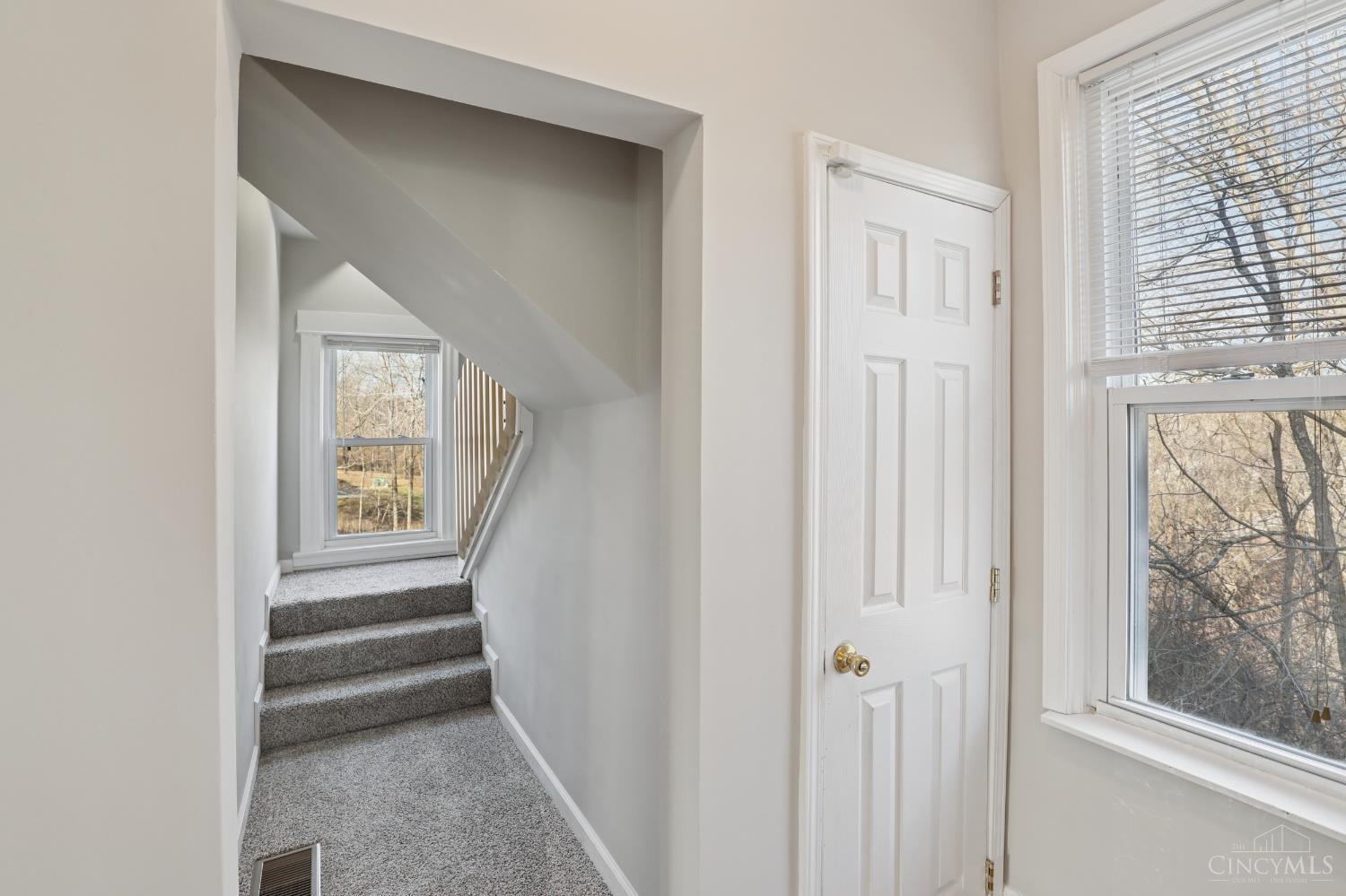 4046 Boomer Road Cincinnati, OH 45247 - Photo 19 of 36 Gallery Image 19