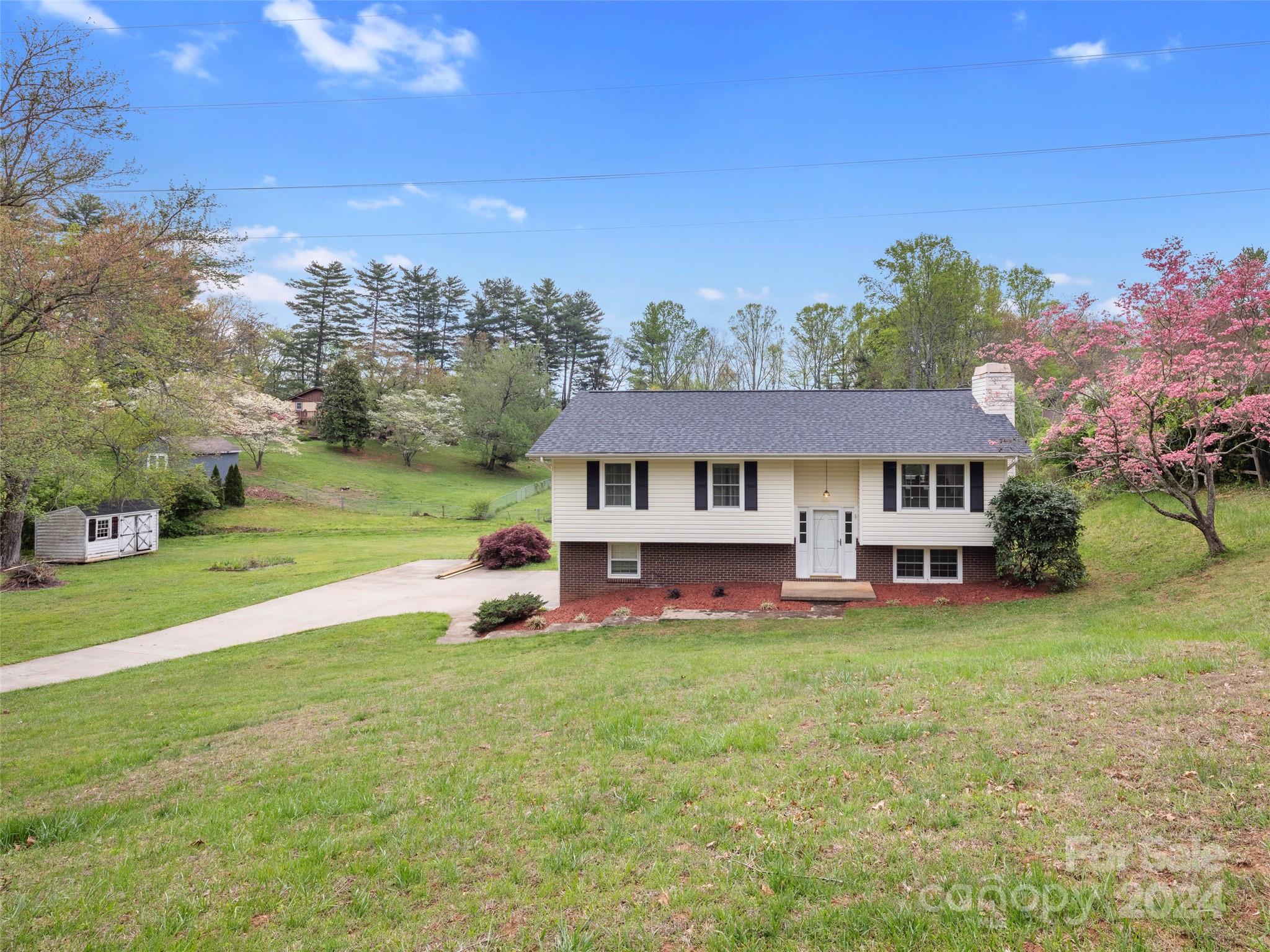 12 Woodfield Road Arden, NC 28704 - Photo 3 of 26 Gallery Image 3