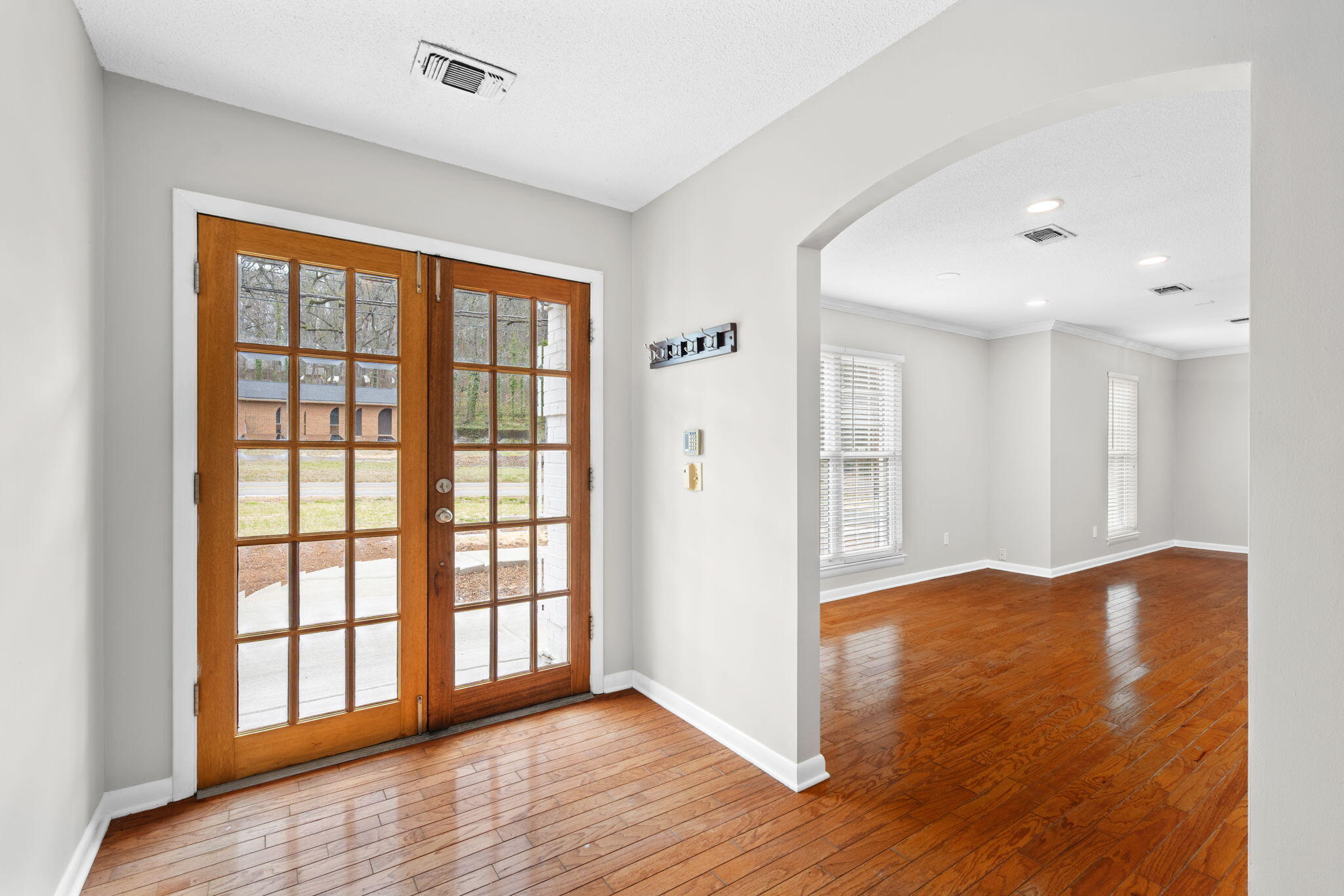 2009 Morris Hill Road Chattanooga, TN 37421 - Photo 5 of 30 15-web-or-mls-DSC_0164