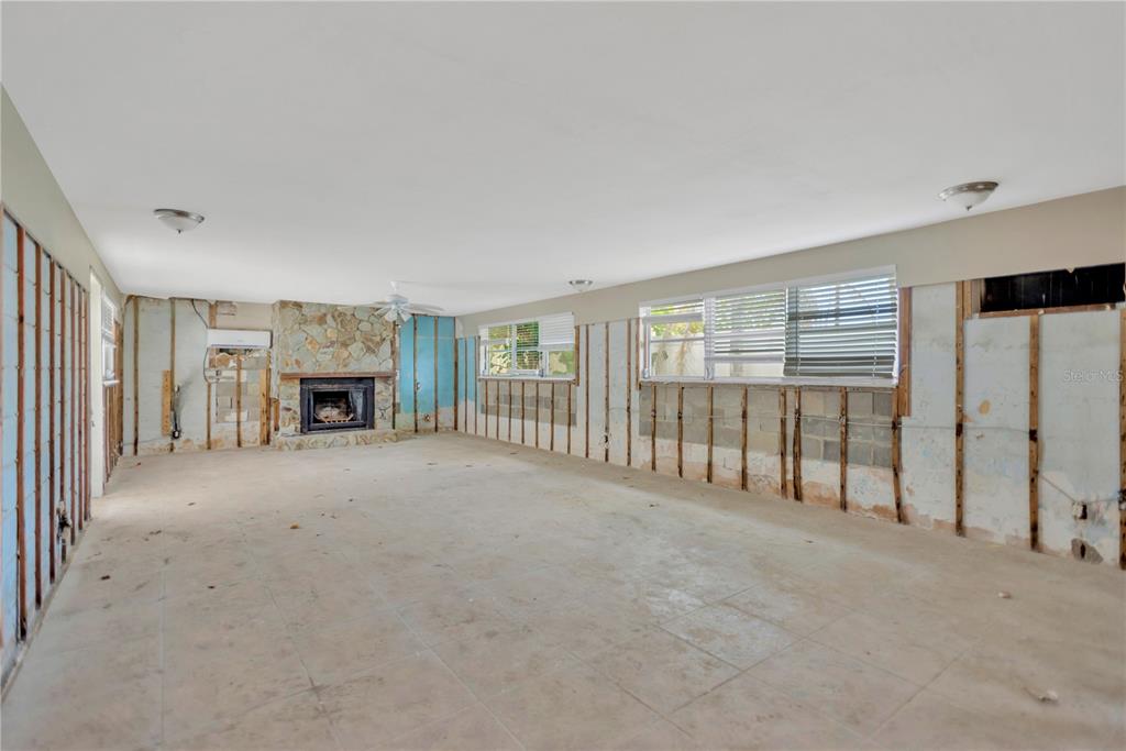 16214 3rd Street East Redington Beach, FL 33708 - Photo 22 of 30 a view of an empty room with a fireplace