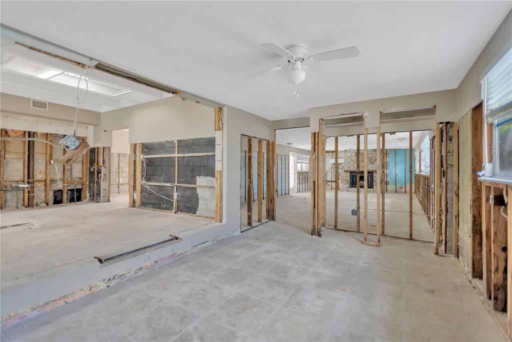 16214 3rd Street East Redington Beach, FL 33708 - Photo 25 of 30 a view of an empty room