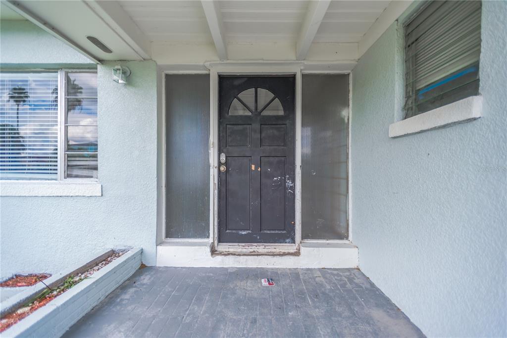 16214 3rd Street East Redington Beach, FL 33708 - Photo 4 of 30 a view of a livingroom with wooden floor and a window
