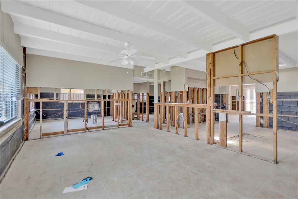 16214 3rd Street East Redington Beach, FL 33708 - Photo 5 of 30 a view of livingroom with furniture