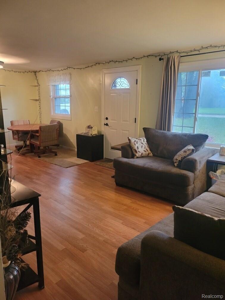 8545 Crosby Lake Road Clarkston, MI 48346 - Photo 8 of 24 crosby living rm.JPG