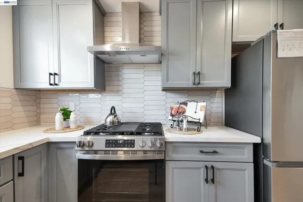 $999,999 | 147 Wisteria Drive, East Palo Alto, CA 94303