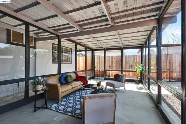 $999,999 | 147 Wisteria Drive, East Palo Alto, CA 94303
