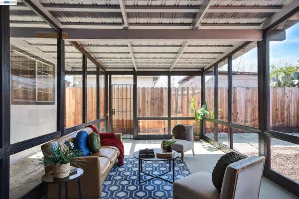 $999,999 | 147 Wisteria Drive, East Palo Alto, CA 94303