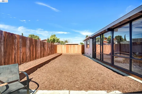 $999,999 | 147 Wisteria Drive, East Palo Alto, CA 94303
