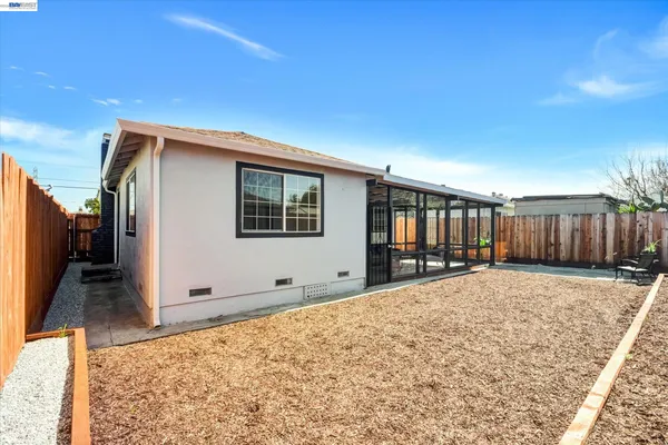 $999,999 | 147 Wisteria Drive, East Palo Alto, CA 94303