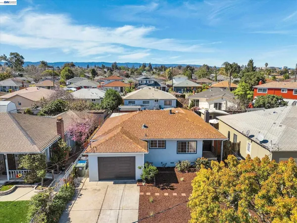 $999,999 | 147 Wisteria Drive, East Palo Alto, CA 94303