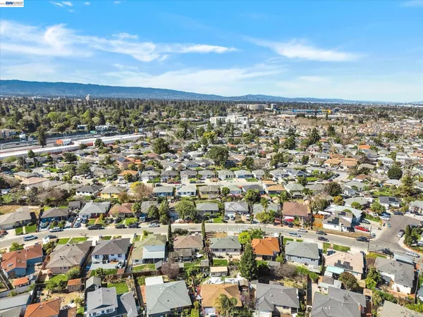 $999,999 | 147 Wisteria Drive, East Palo Alto, CA 94303