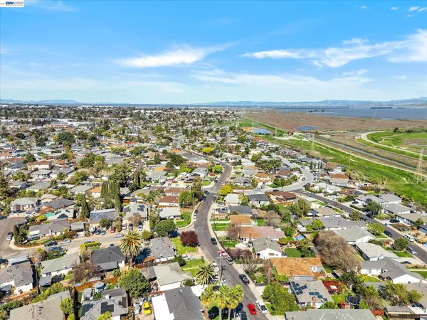 $999,999 | 147 Wisteria Drive, East Palo Alto, CA 94303