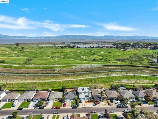 $999,999 | 147 Wisteria Drive, East Palo Alto, CA 94303