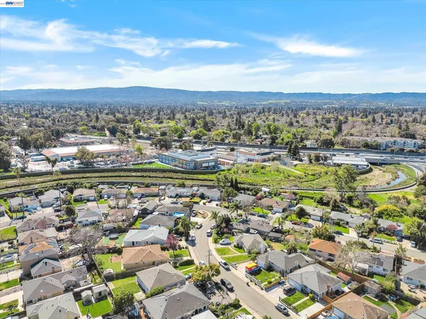 $999,999 | 147 Wisteria Drive, East Palo Alto, CA 94303