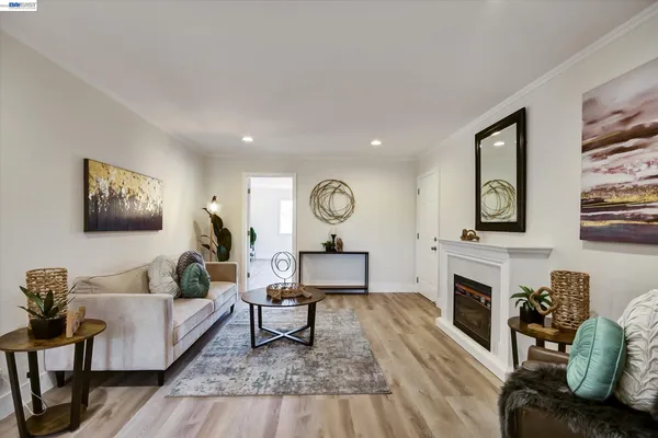 $999,999 | 147 Wisteria Drive, East Palo Alto, CA 94303